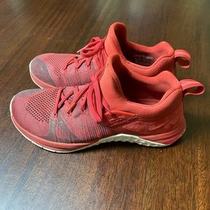 Nike metcon size 8.5 lightly used.